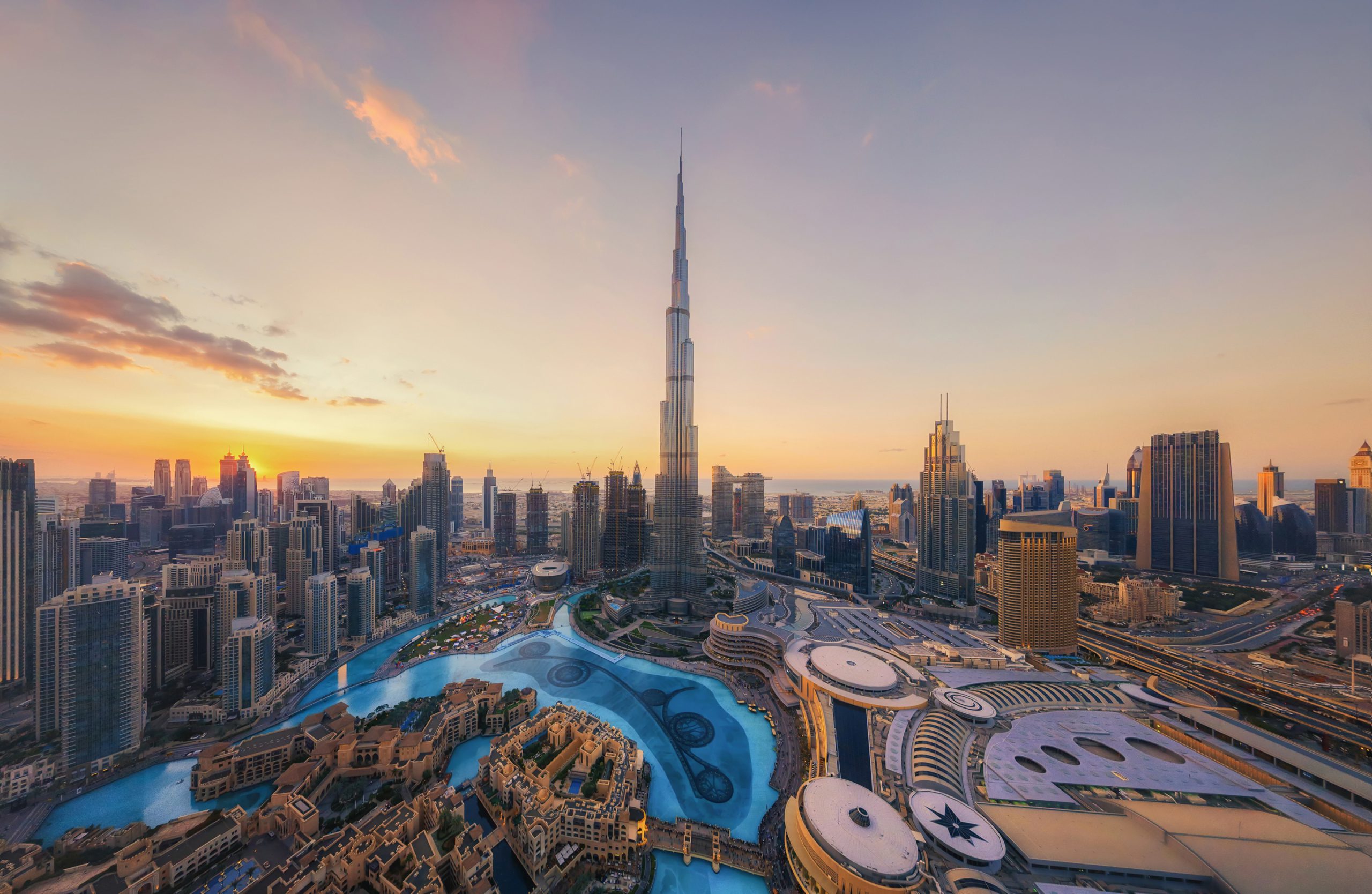 Śródmieście Dubaju o zachodzie słońca